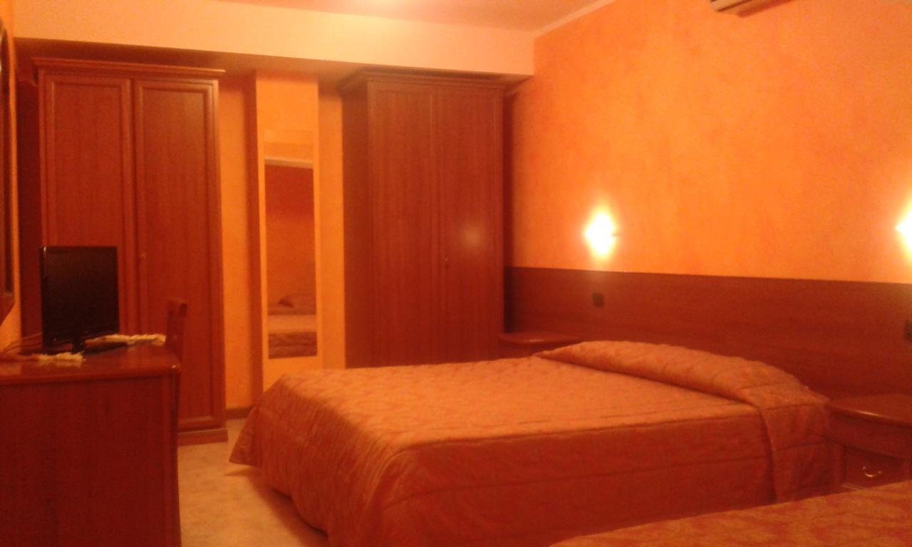 Hotel Cristallo Cerreto Laghi Exterior photo